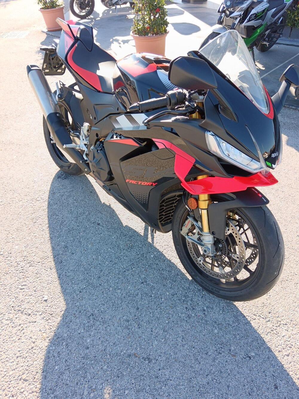 Aprilia RSV4 1100 Factory (2021 - 24) (5)