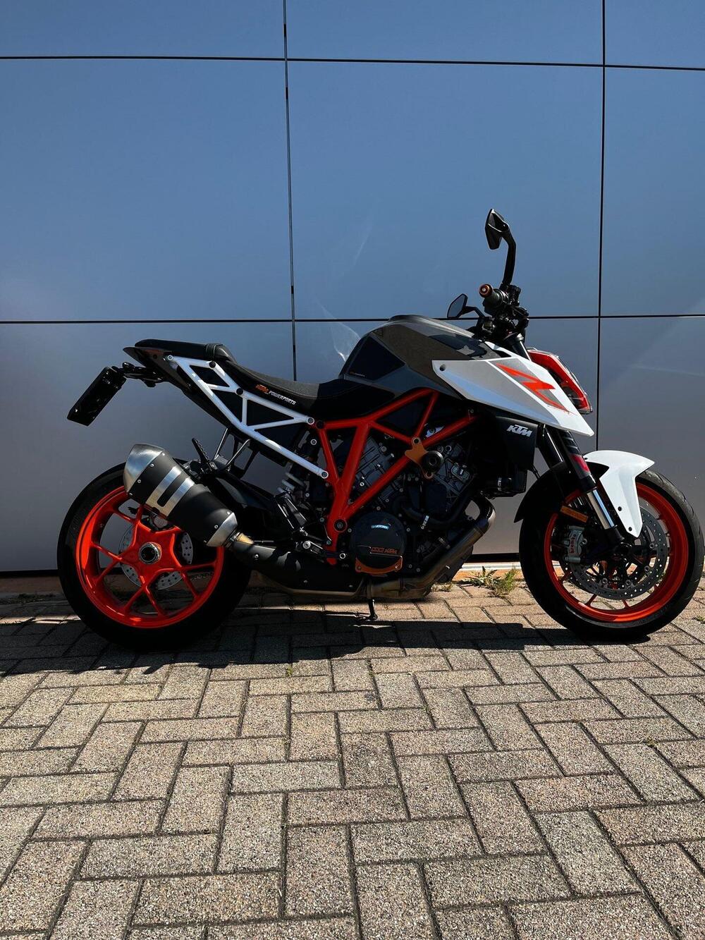 KTM 1290 Super Duke R (2019) (4)