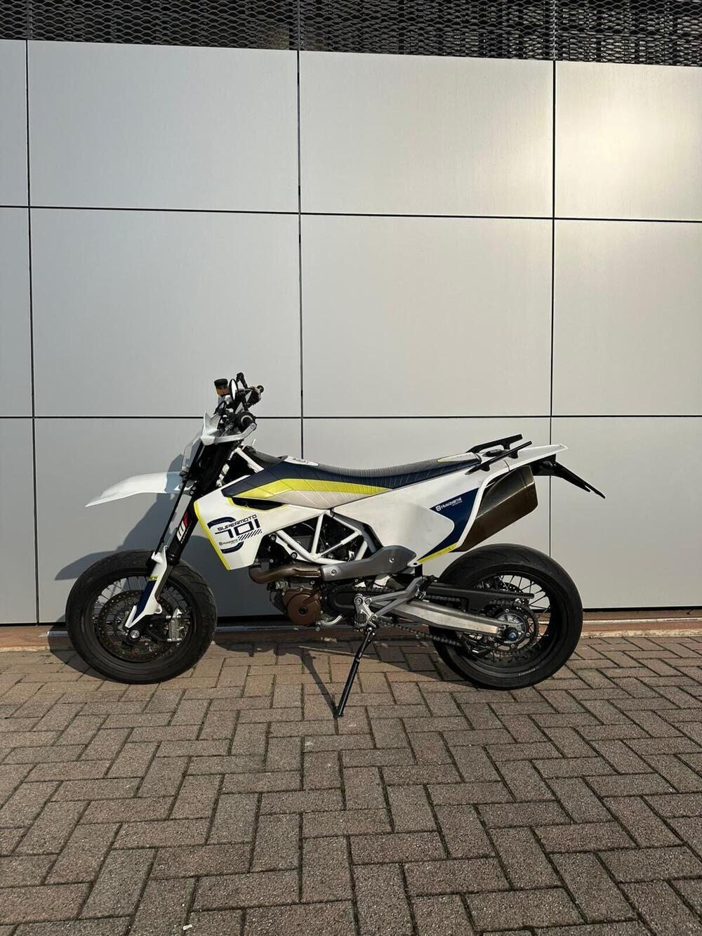Husqvarna 701 Supermoto (2017 - 19) (2)
