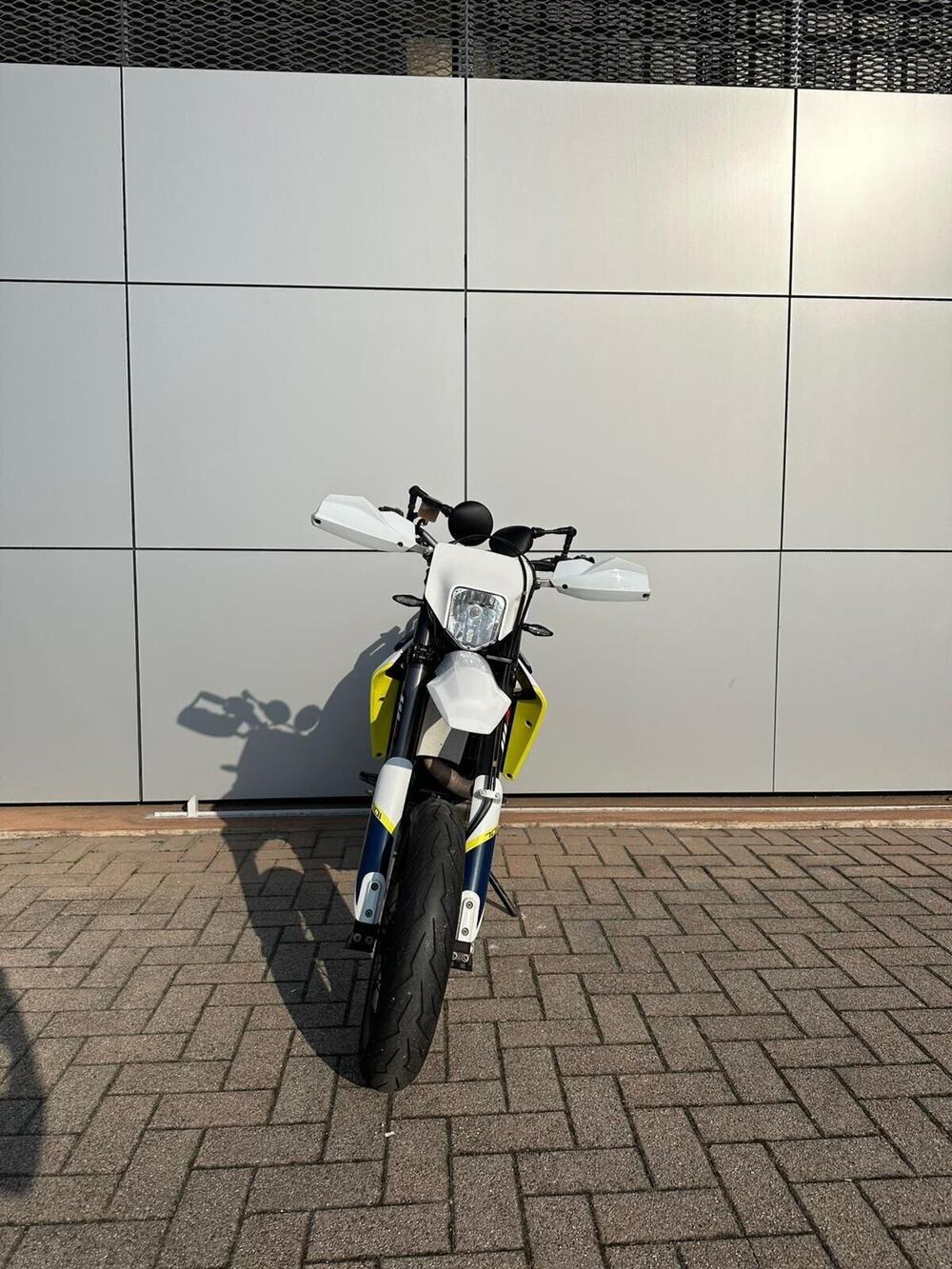 Husqvarna 701 Supermoto (2017 - 19) (3)
