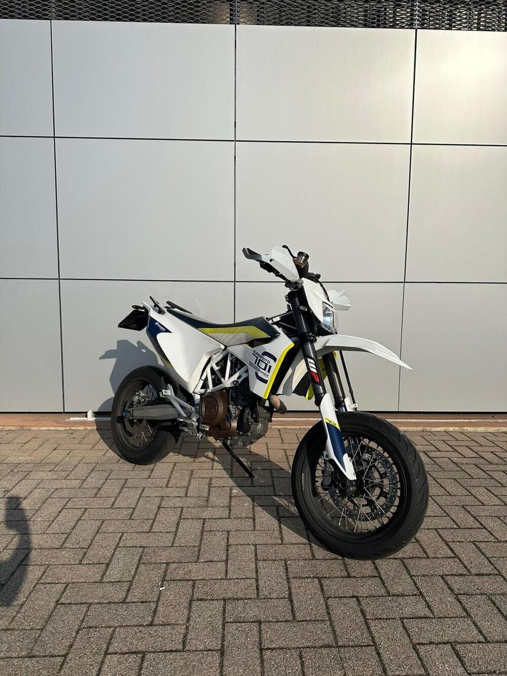Husqvarna 701 Supermoto (2017 - 19) (5)