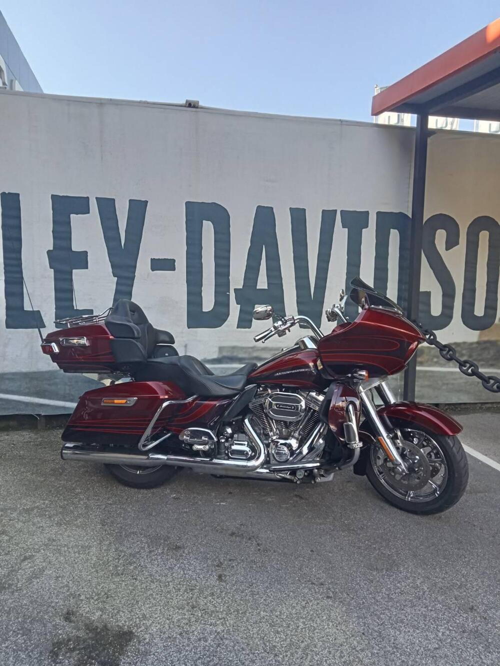 Harley-Davidson 1800 Road Glide Ultra (2014 - 16) - FLTRUSE