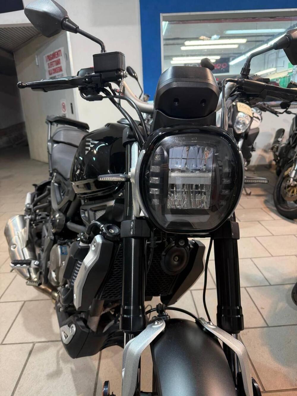 Voge Trofeo 300AC (2021 - 26) (3)