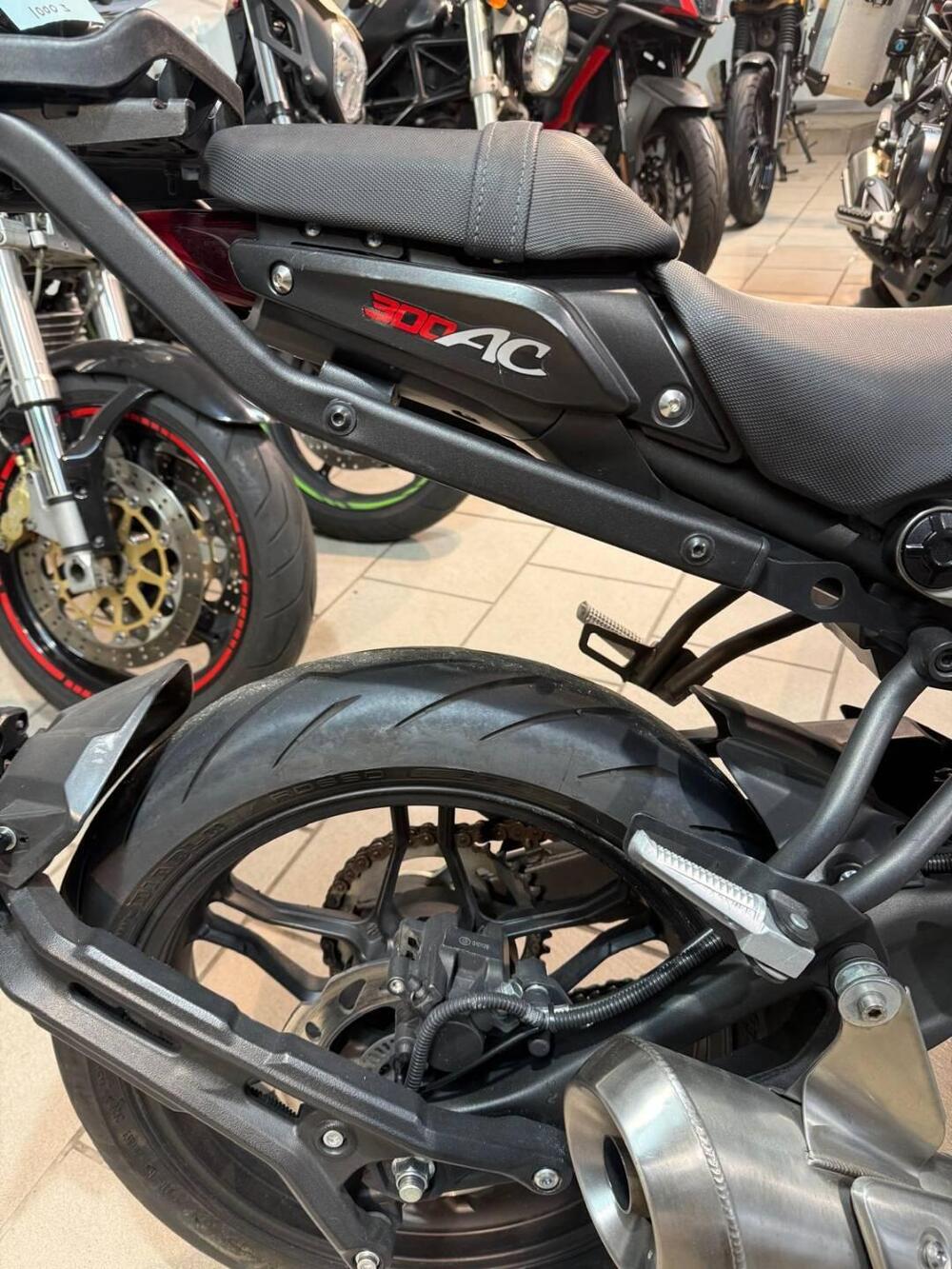 Voge Trofeo 300AC (2021 - 26) (4)