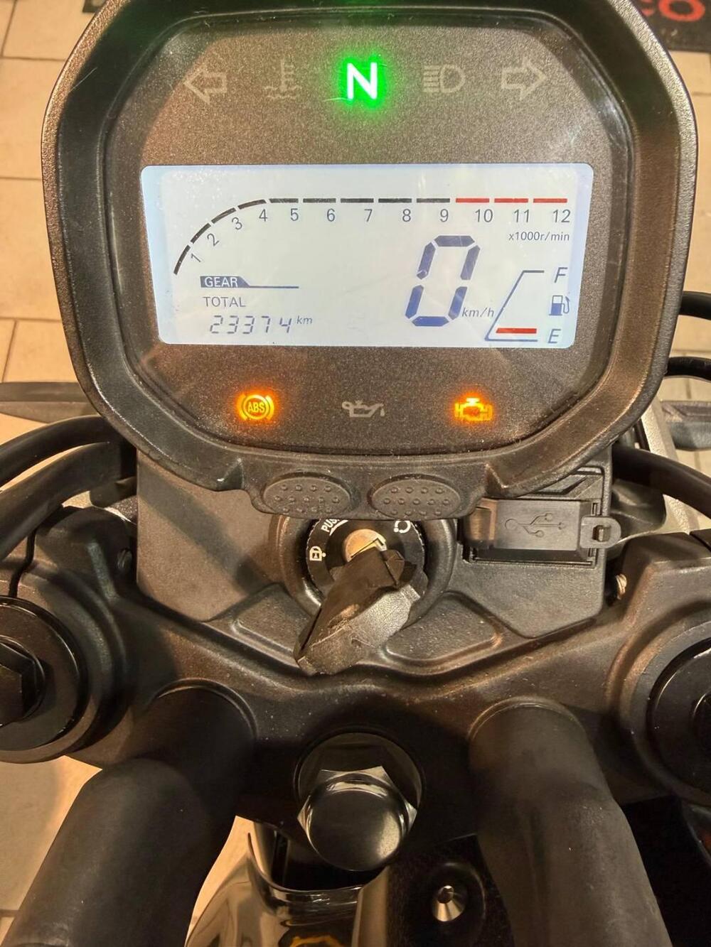 Voge Trofeo 300AC (2021 - 26) (6)