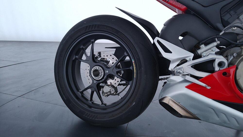 Ducati Panigale V4 S 1100 (2021) (15)