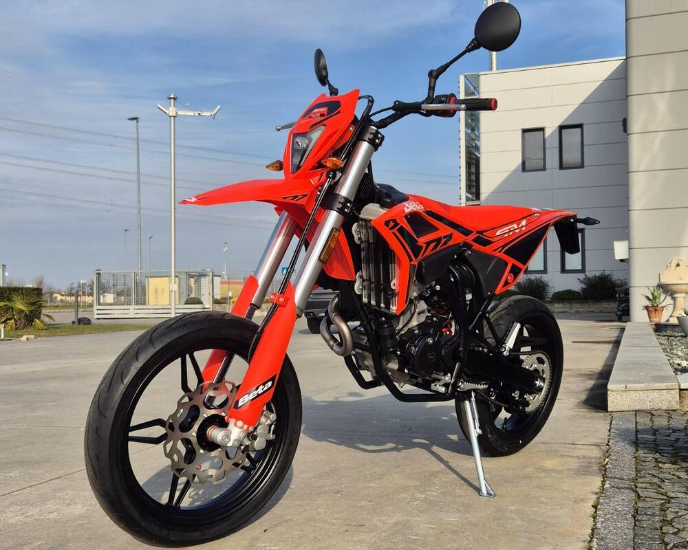 Betamotor RR 125 4T Motard T (2025 - 26) (4)