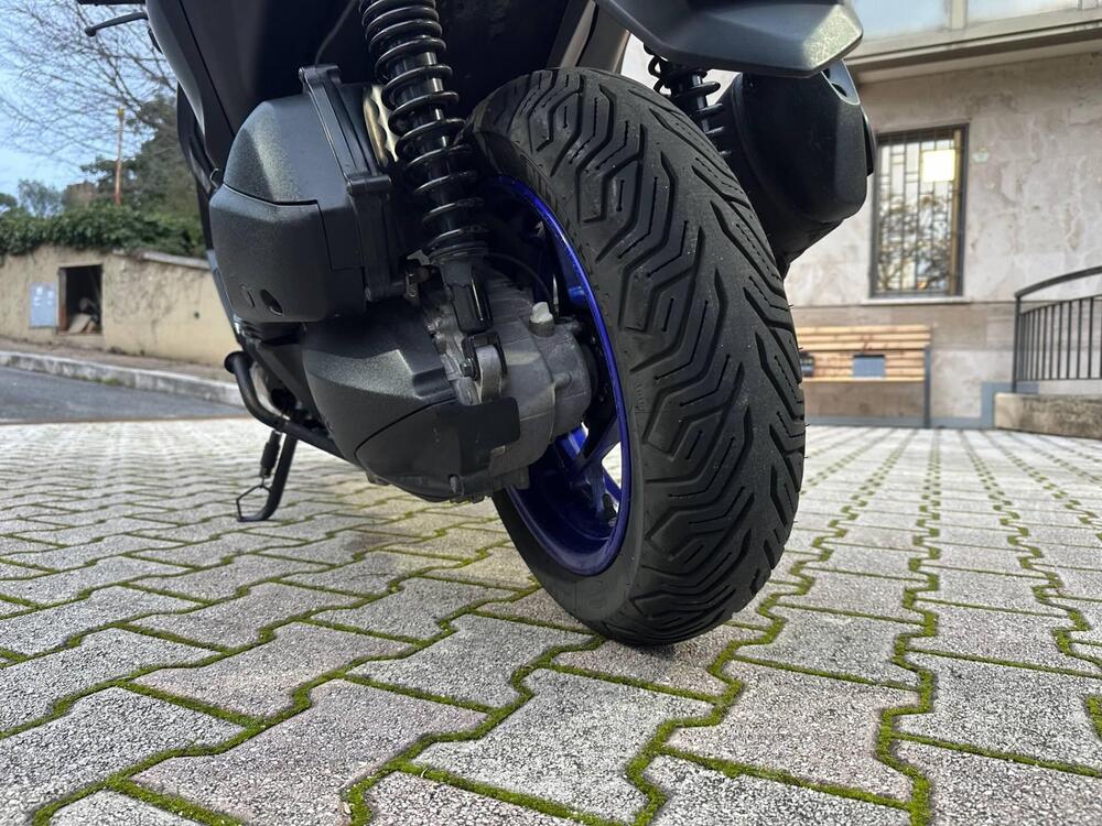 Yamaha X-Max 300 (2021 - 24) (9)