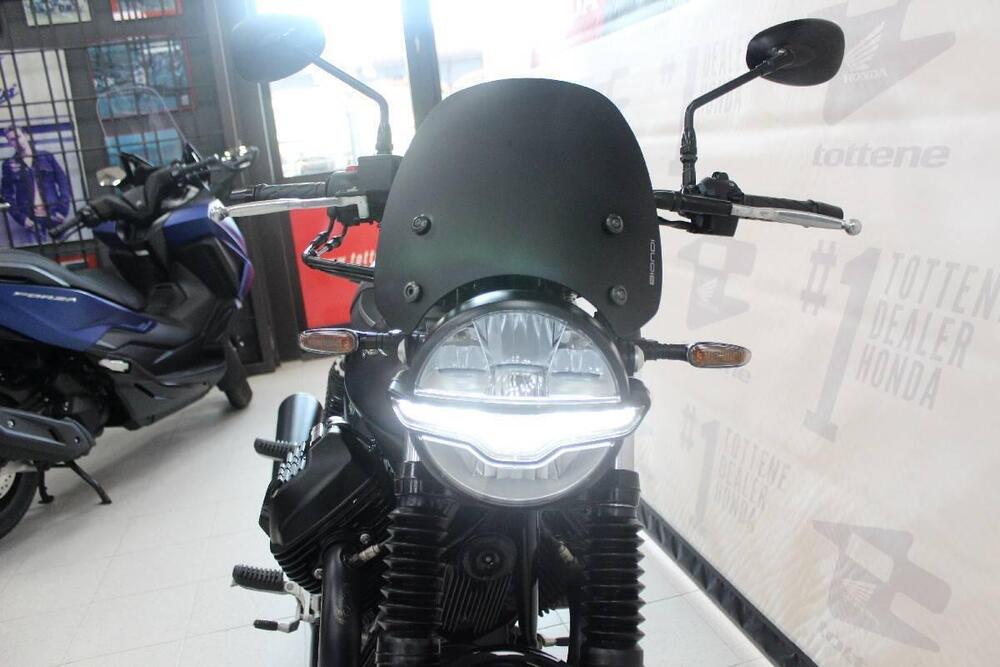 Moto Guzzi V7 Stone (2021 - 24) (4)