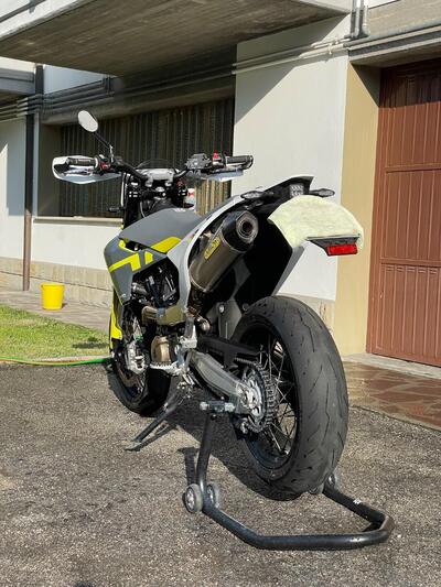 Husqvarna 701 Supermoto (2020) usata