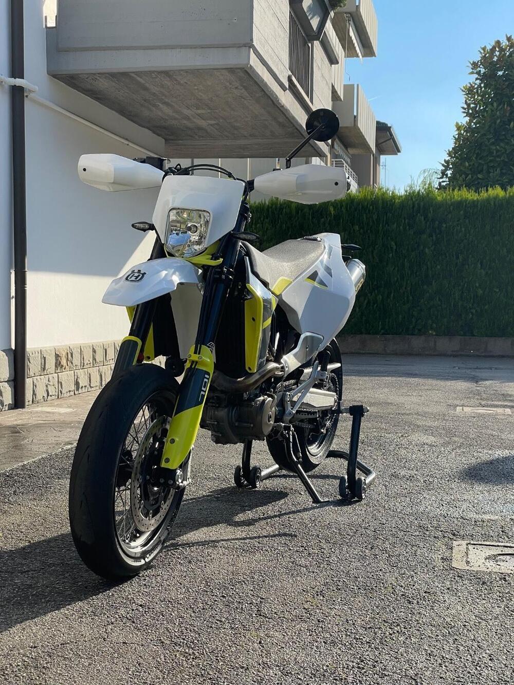 Husqvarna 701 Supermoto (2020) (6)