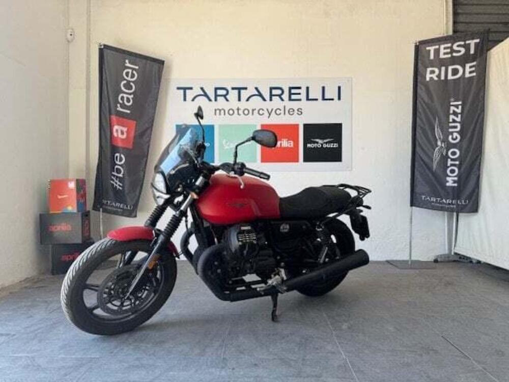Moto Guzzi V7 Stone (2021 - 24) (3)