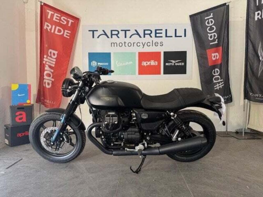 Moto Guzzi V7 Stone (2025 - 26) (2)