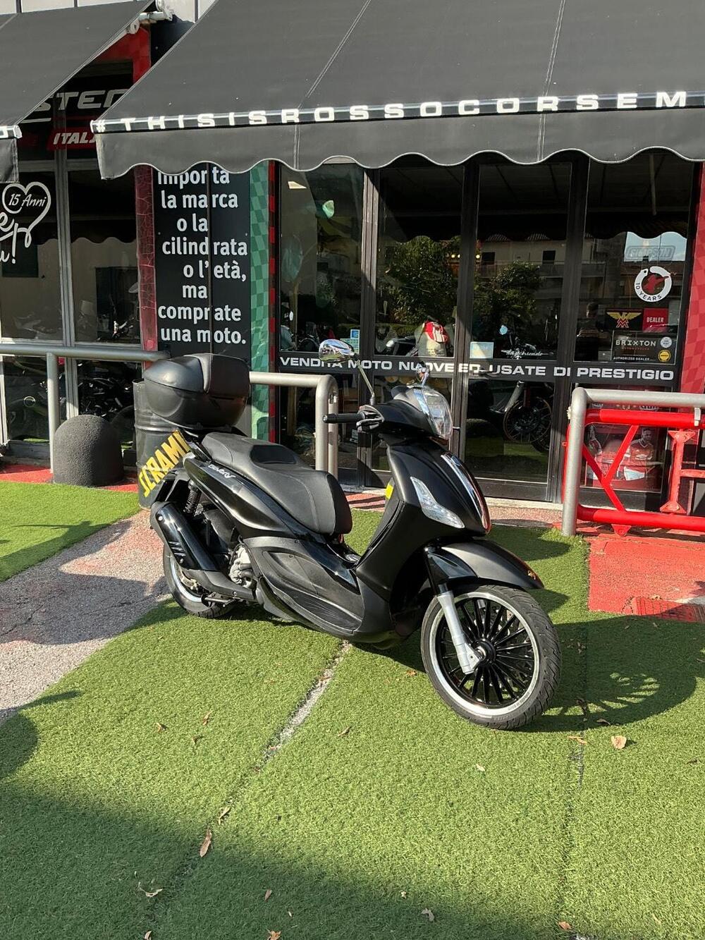 Piaggio Beverly 300 i.e. Police ABS-ASR (2017 - 20) (2)