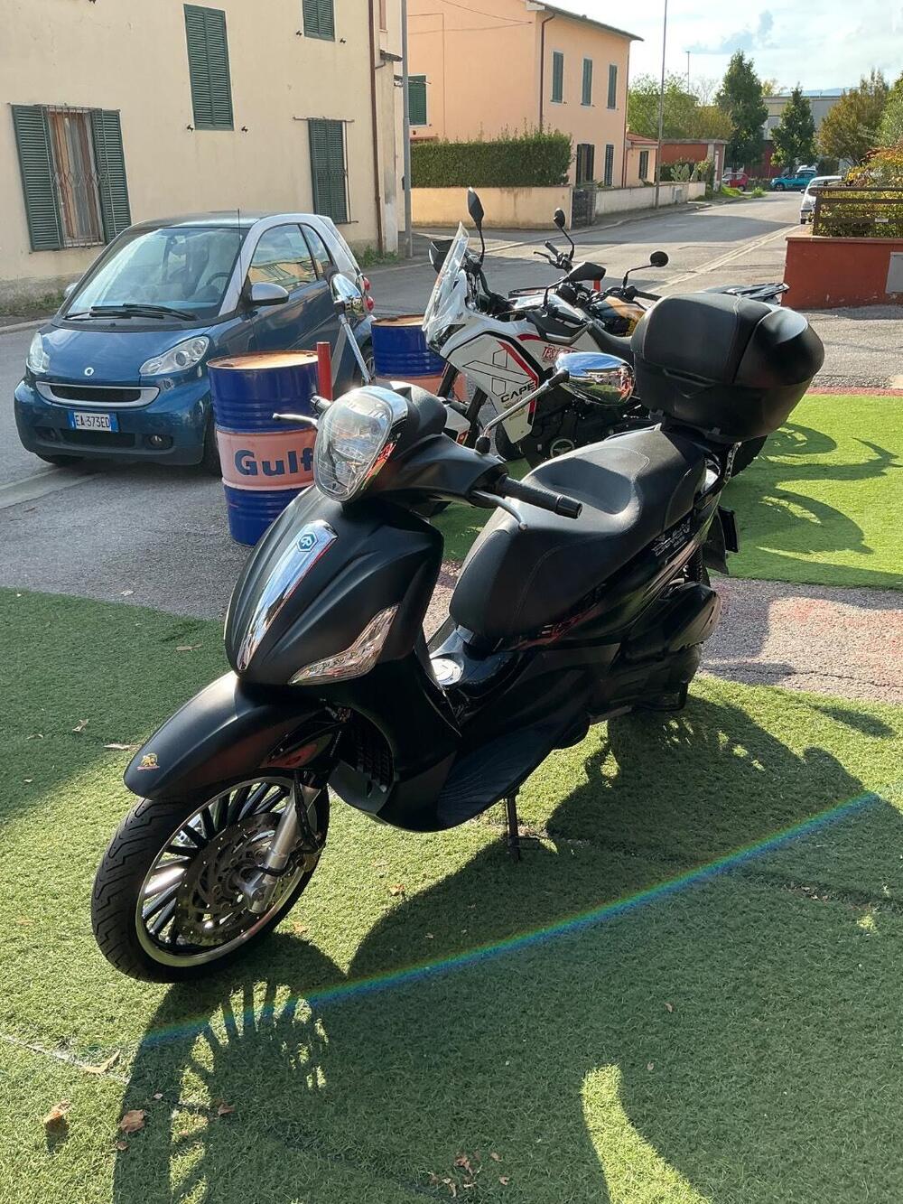 Piaggio Beverly 300 i.e. Police ABS-ASR (2017 - 20) (3)