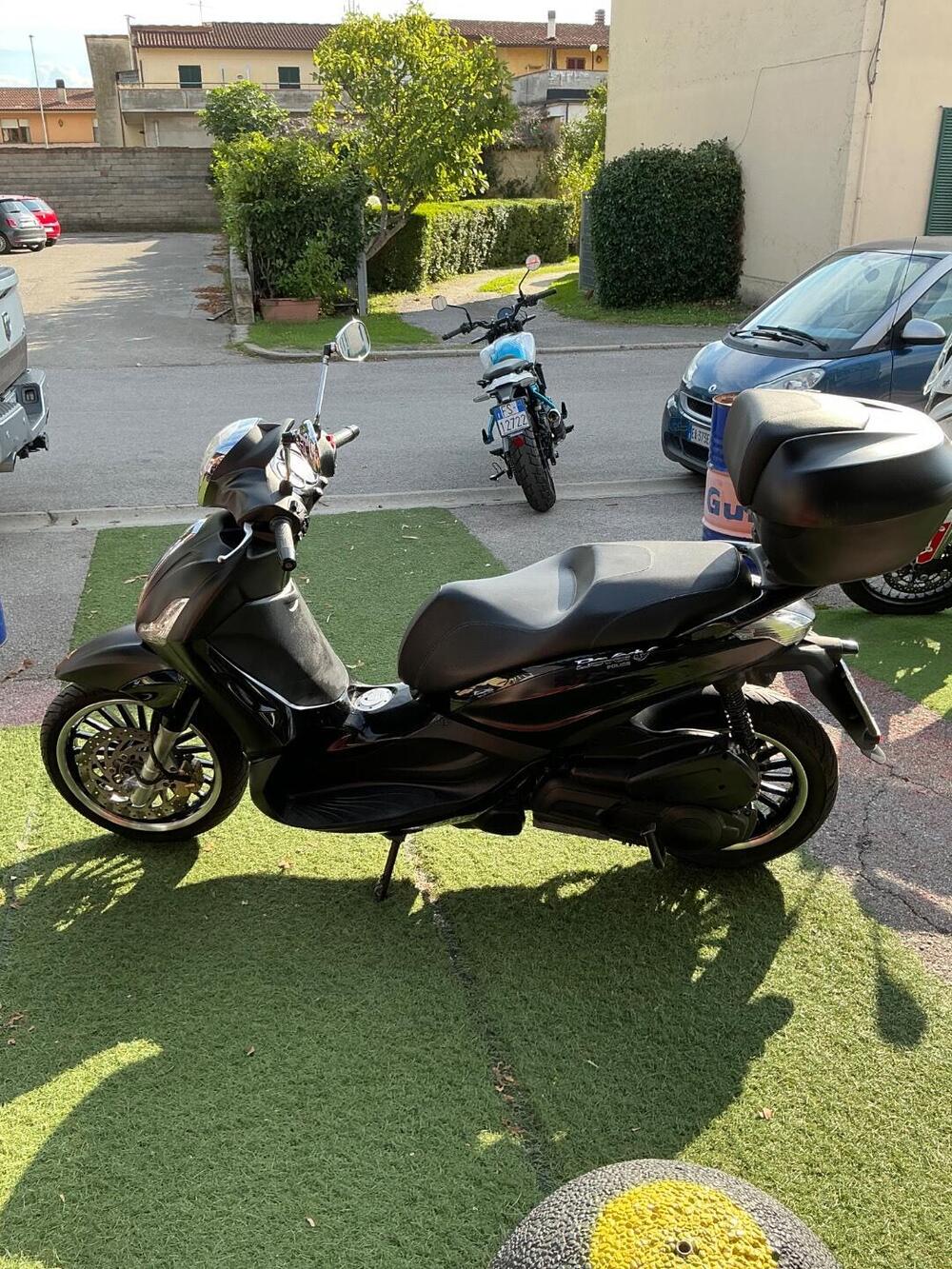 Piaggio Beverly 300 i.e. Police ABS-ASR (2017 - 20) (4)