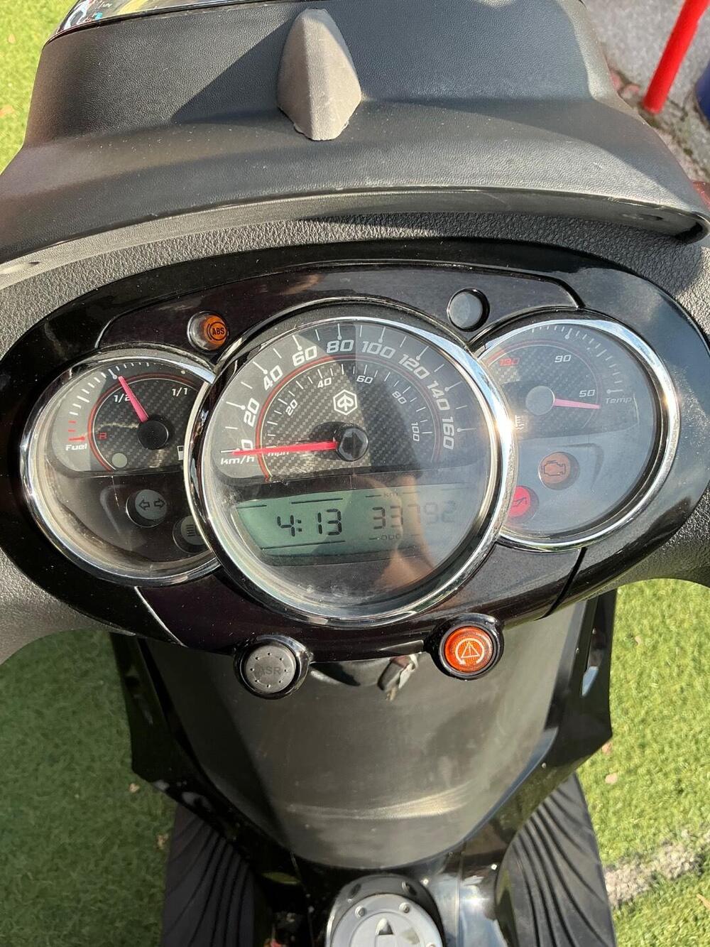 Piaggio Beverly 300 i.e. Police ABS-ASR (2017 - 20) (5)