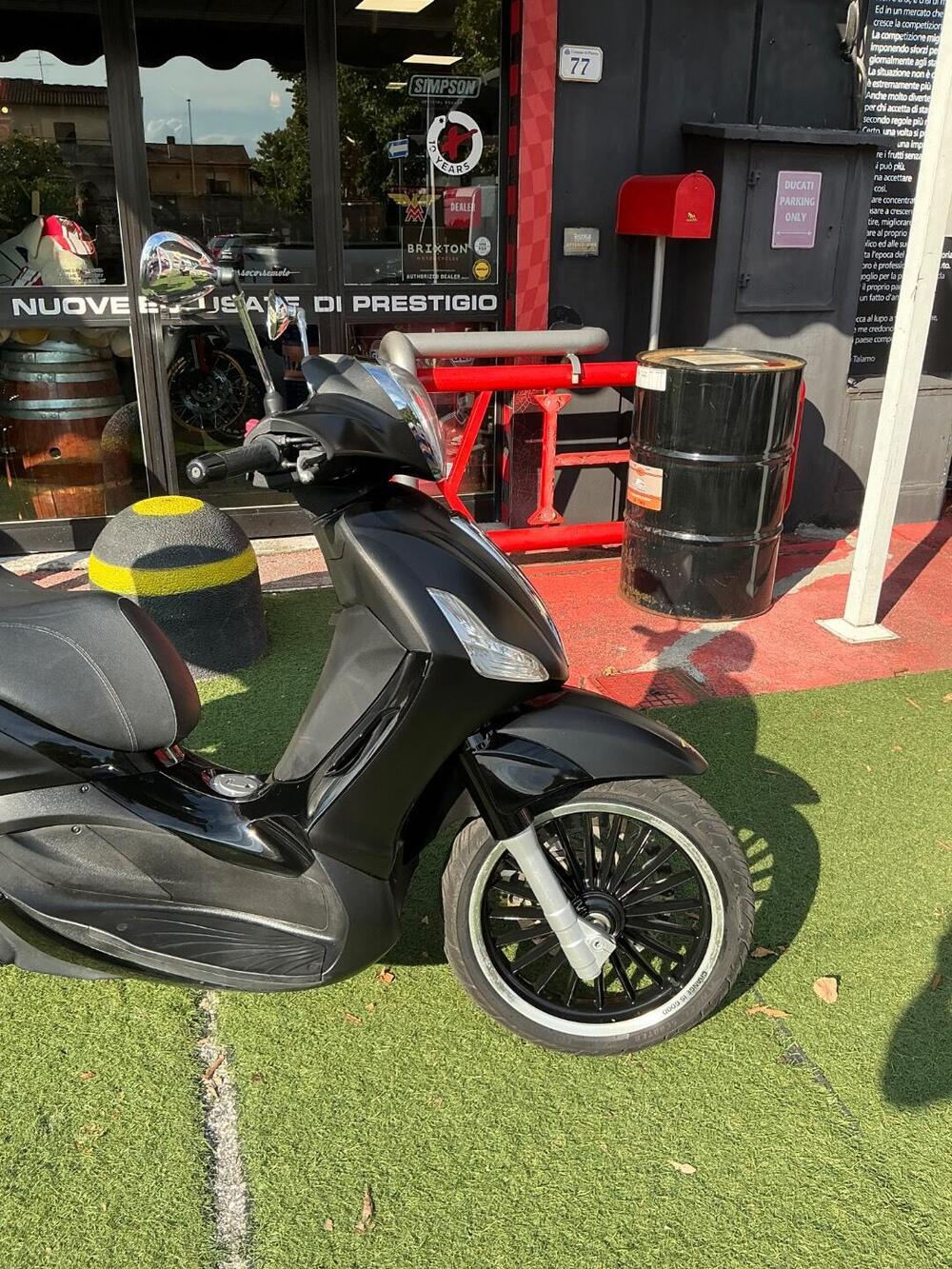 Piaggio Beverly 300 i.e. Police ABS-ASR (2017 - 20) (8)