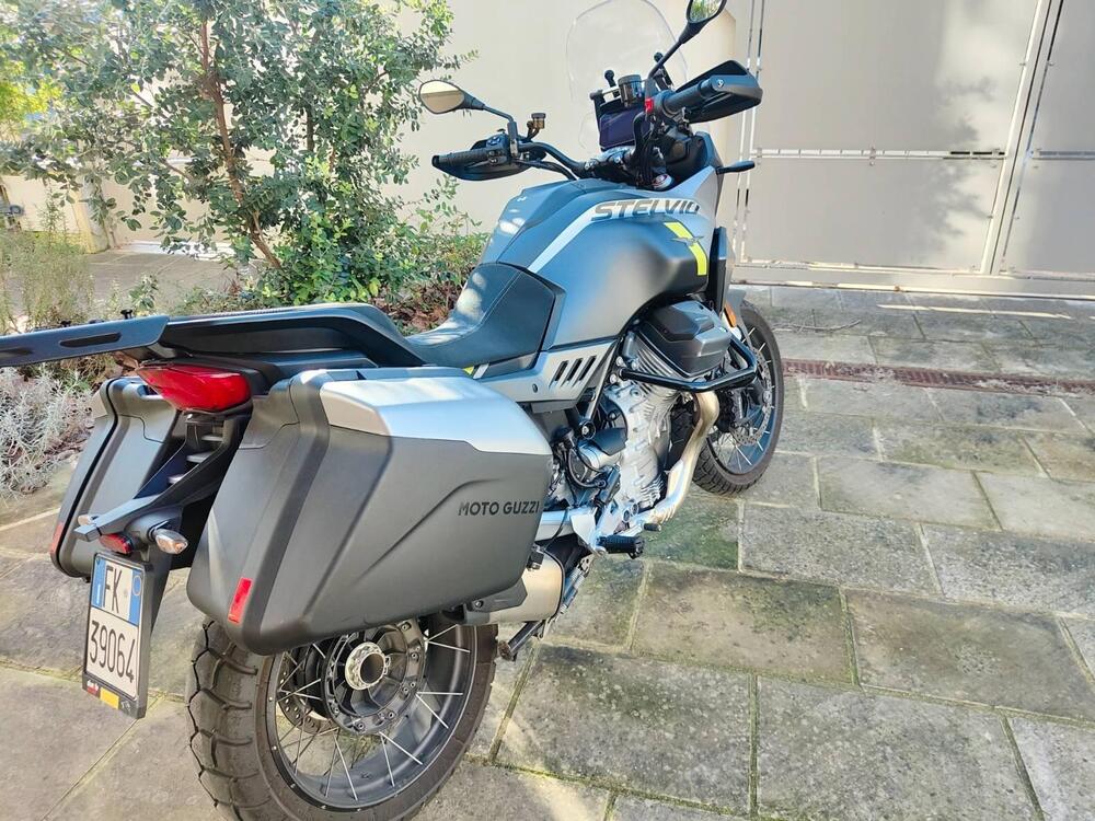 Moto Guzzi Stelvio (2024 - 26) (2)