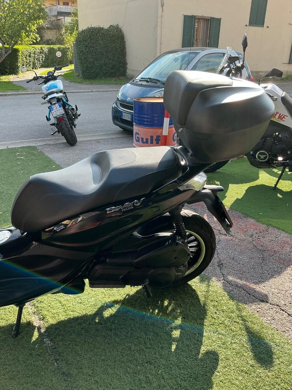 Piaggio Beverly 300 i.e. Police ABS-ASR (2017 - 20) (12)