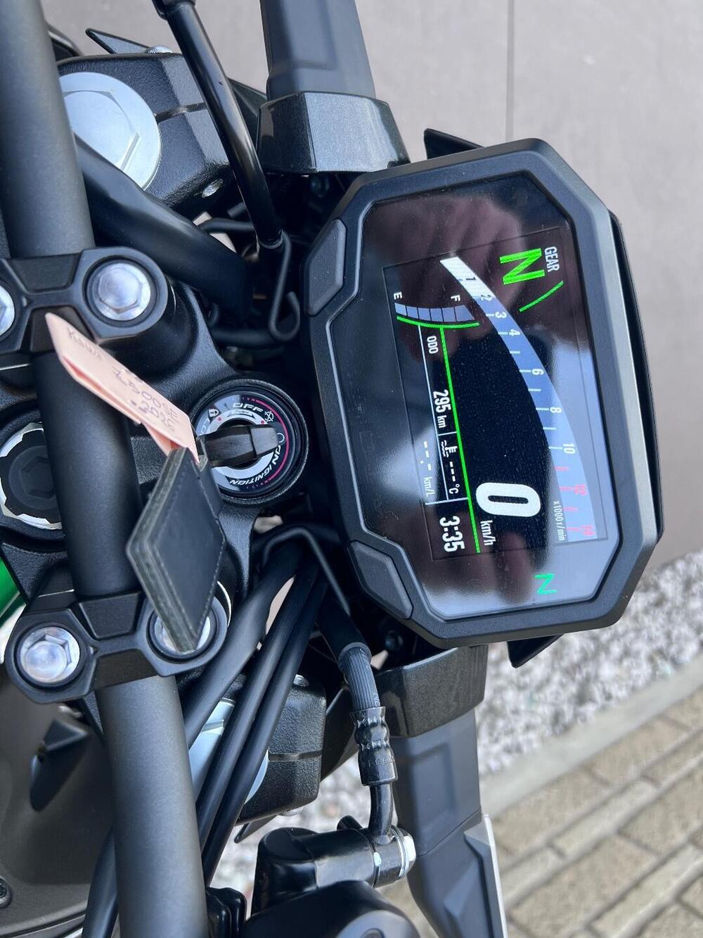 Kawasaki Z 500 SE (2024 - 26) (9)