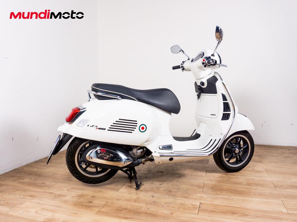 Vespa GTS 300 Super ABS (2014 - 16) (3)