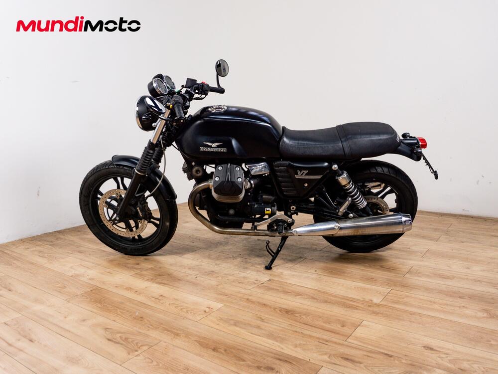 Moto Guzzi V7 III Stone (2017 - 20) (6)