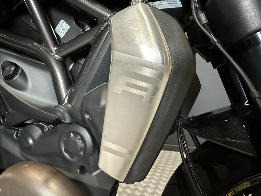 Ducati Monster 1200 R (2016 - 19) (7)