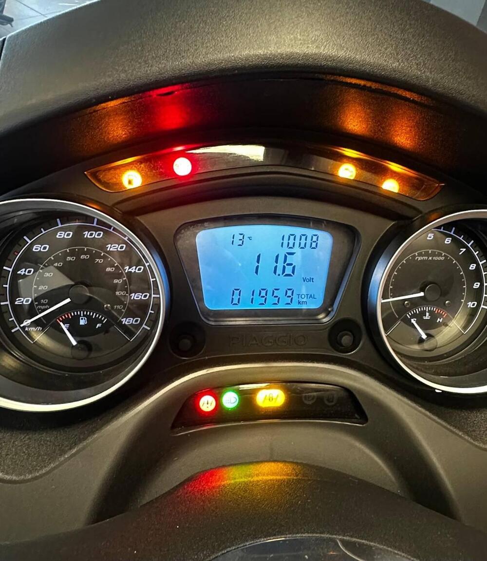 Piaggio MP3 300 ABS Hpe (2021 - 24) (4)