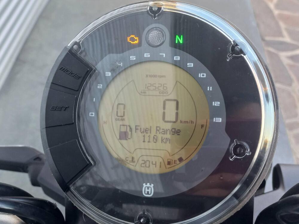 Husqvarna Svartpilen 401 (2021 - 23) (8)