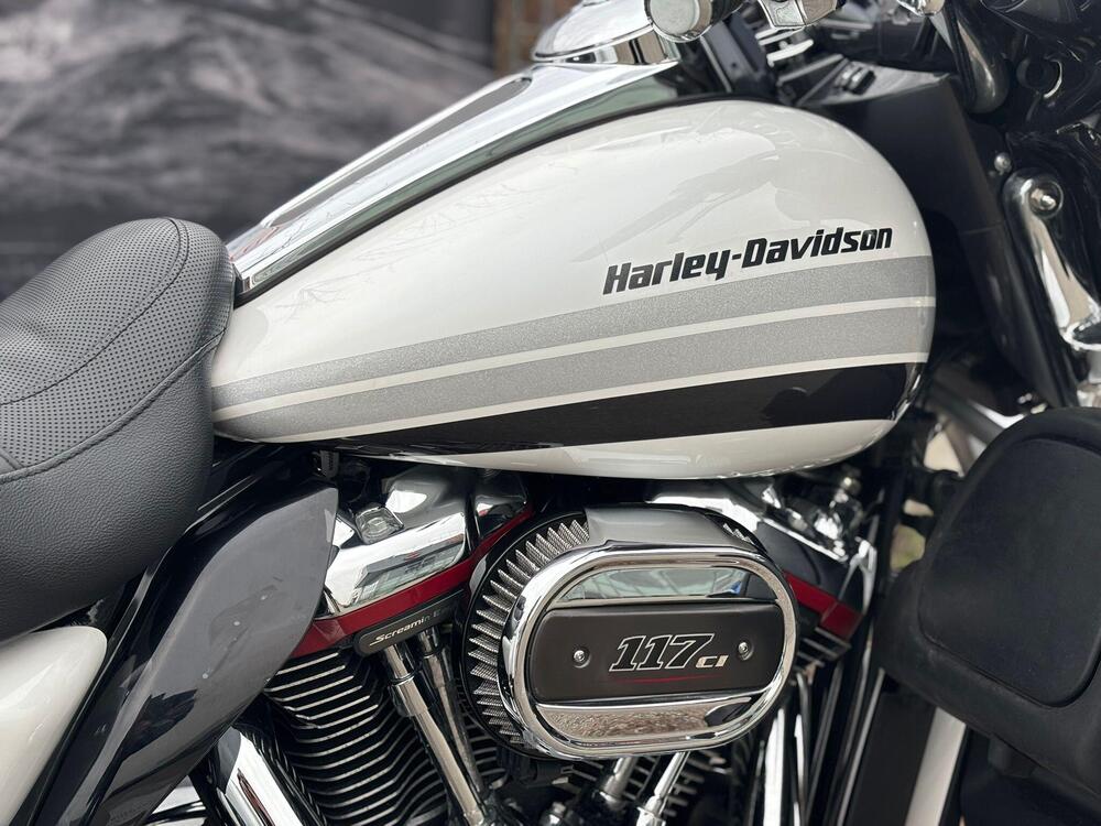 Harley-Davidson 117 CVO Tri Glide Ultra (2020) - FLHTCUTGSE_AF (3)