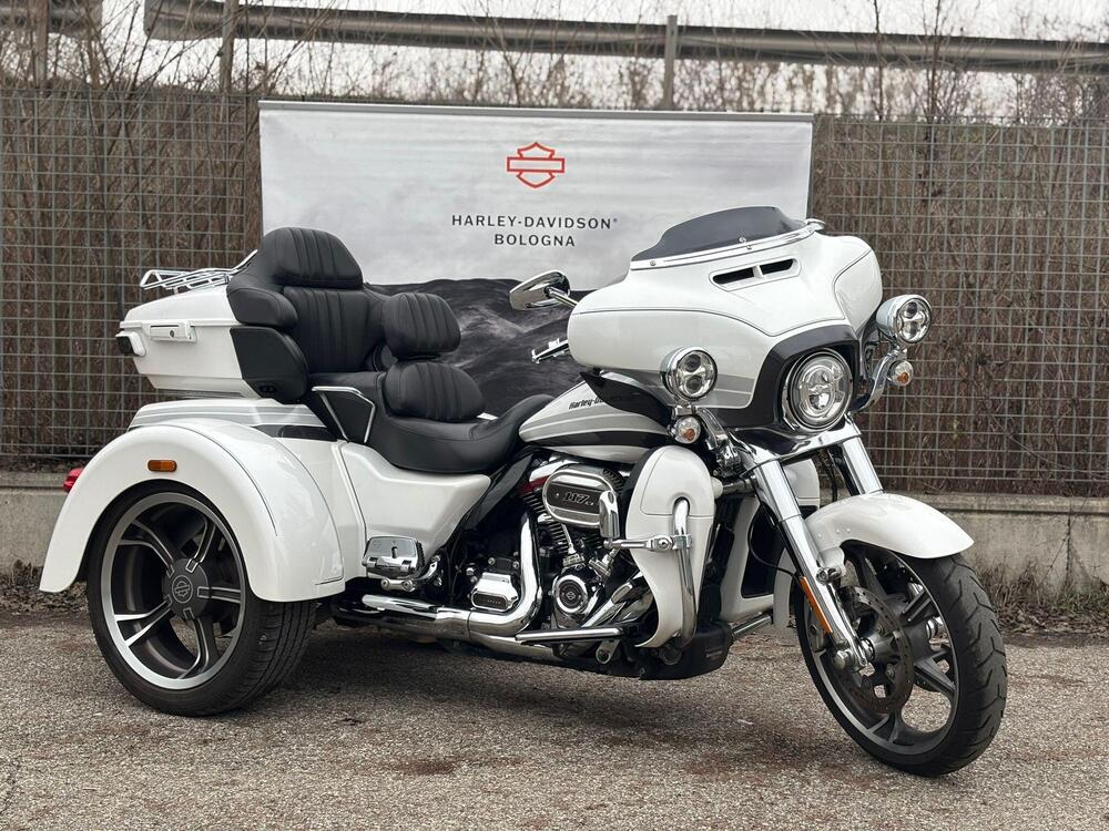 Harley-Davidson 117 CVO Tri Glide Ultra (2020) - FLHTCUTGSE_AF (7)