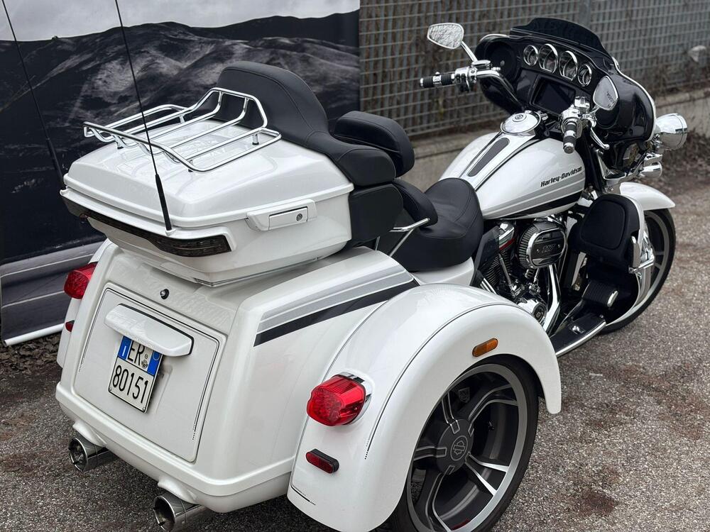 Harley-Davidson 117 CVO Tri Glide Ultra (2020) - FLHTCUTGSE_AF (5)
