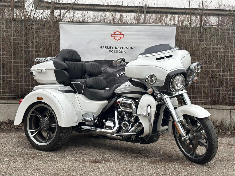 Harley-Davidson 117 CVO Tri Glide Ultra (2020) - FLHTCUTGSE_AF (2)