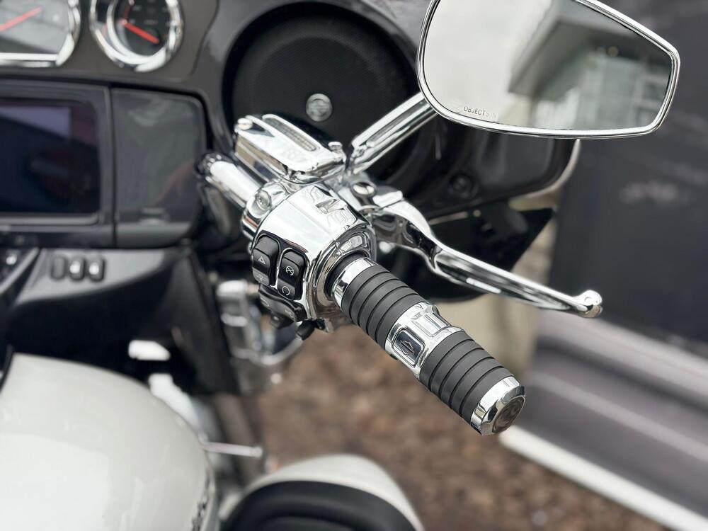 Harley-Davidson 117 CVO Tri Glide Ultra (2020) - FLHTCUTGSE_AF (6)
