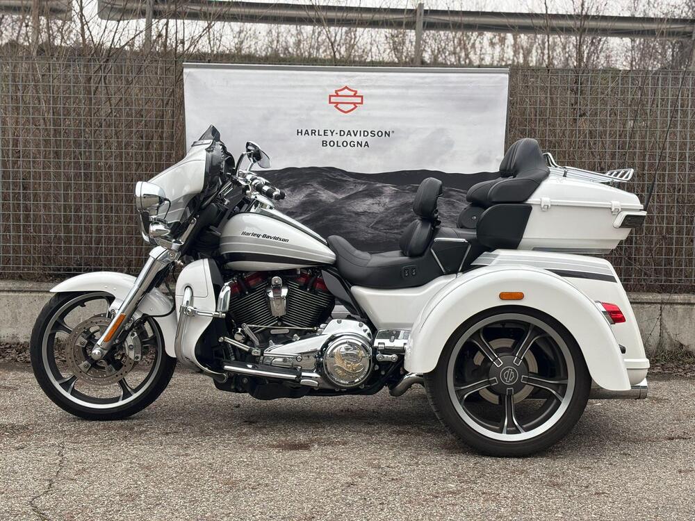Harley-Davidson 117 CVO Tri Glide Ultra (2020) - FLHTCUTGSE_AF (11)