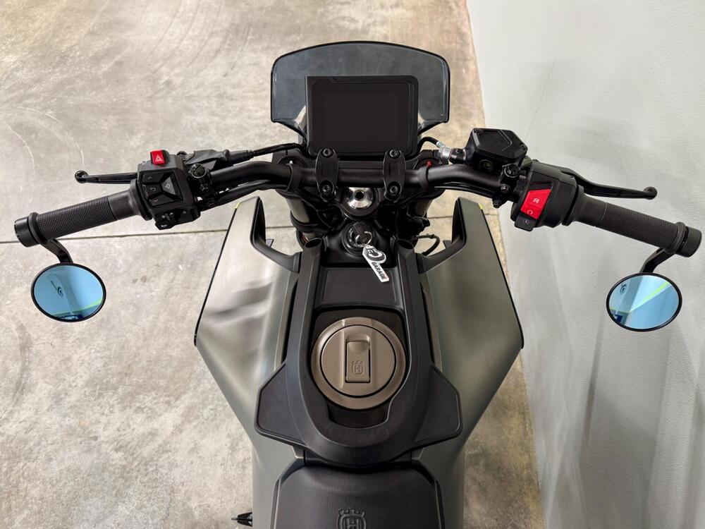 Husqvarna Svartpilen 401 (2024 - 26) (14)