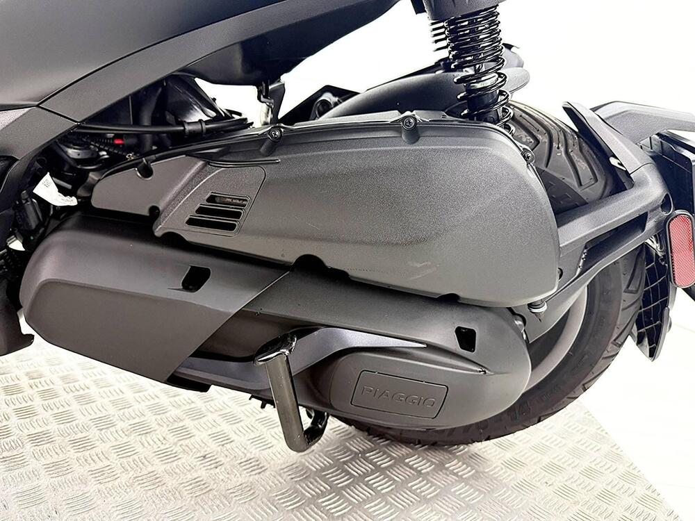 Piaggio Beverly 400 S (2025 - 26) (15)