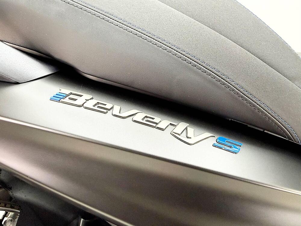 Piaggio Beverly 400 S (2025 - 26) (7)