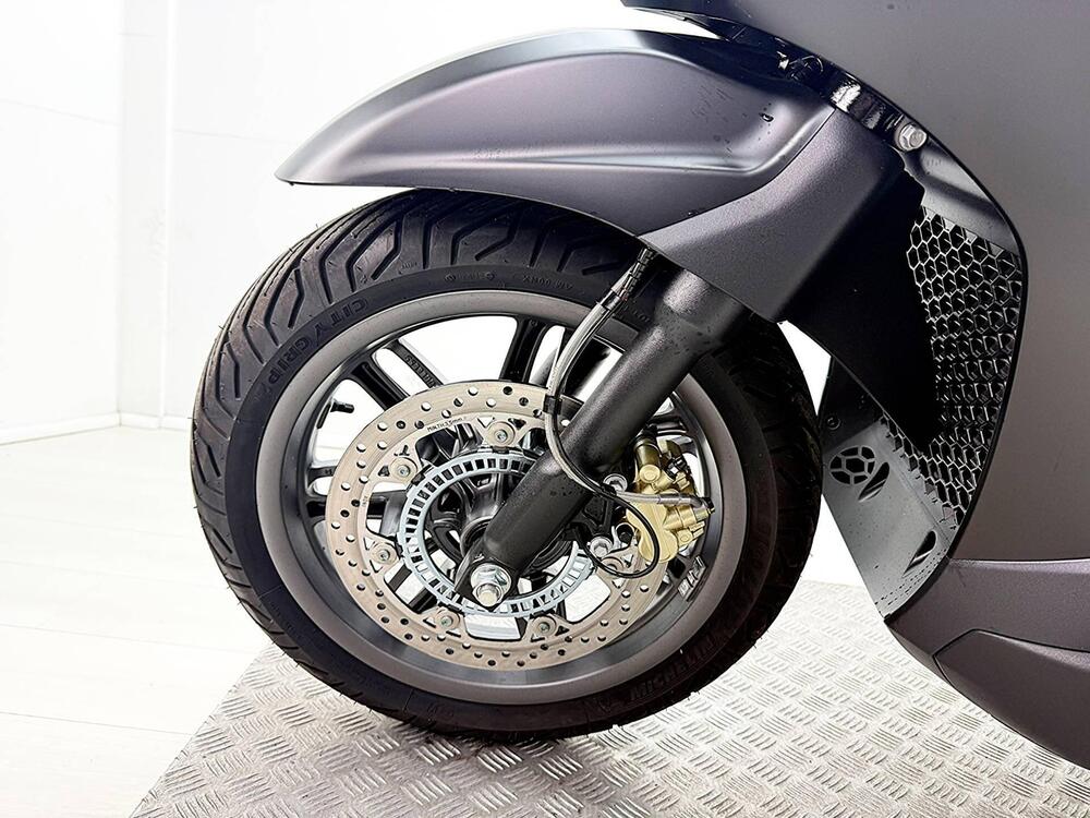 Piaggio Beverly 400 S (2025 - 26) (12)