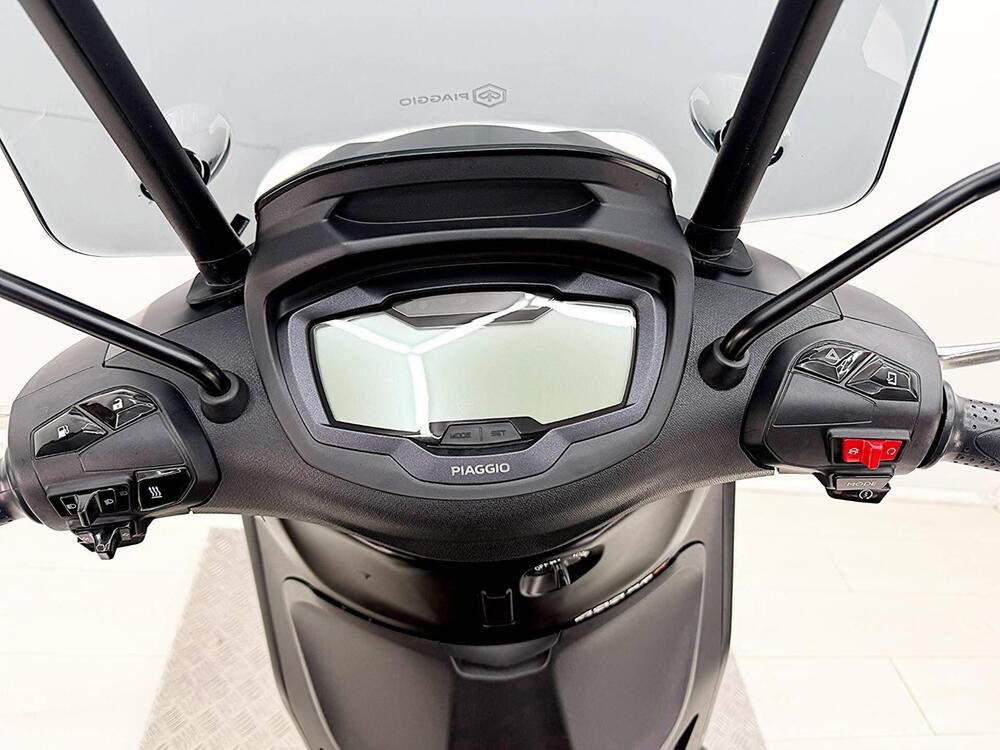 Piaggio Beverly 400 S (2025 - 26) (17)