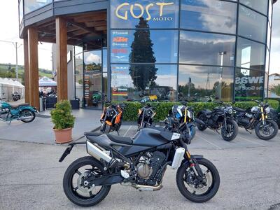 Husqvarna Svartpilen 801 (2024 - 26) usata