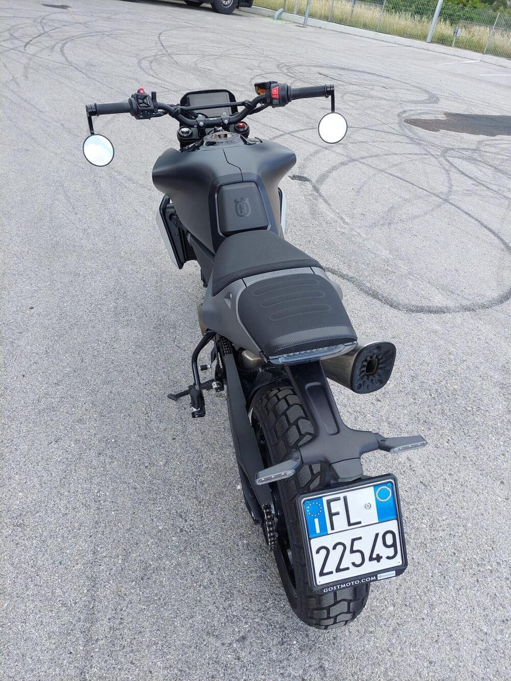 Husqvarna Svartpilen 801 (2024 - 26) (2)