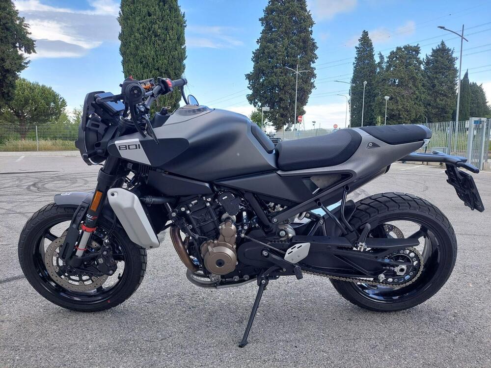 Husqvarna Svartpilen 801 (2024 - 26) (4)