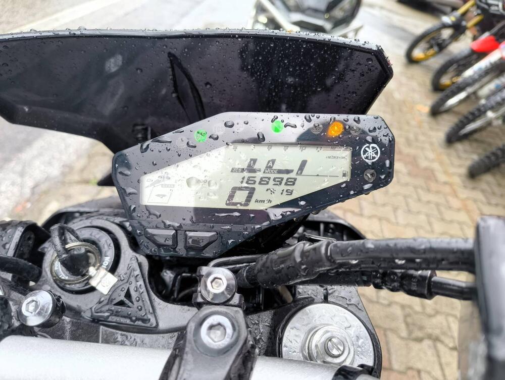 Yamaha MT-09 (2017 - 20) (9)