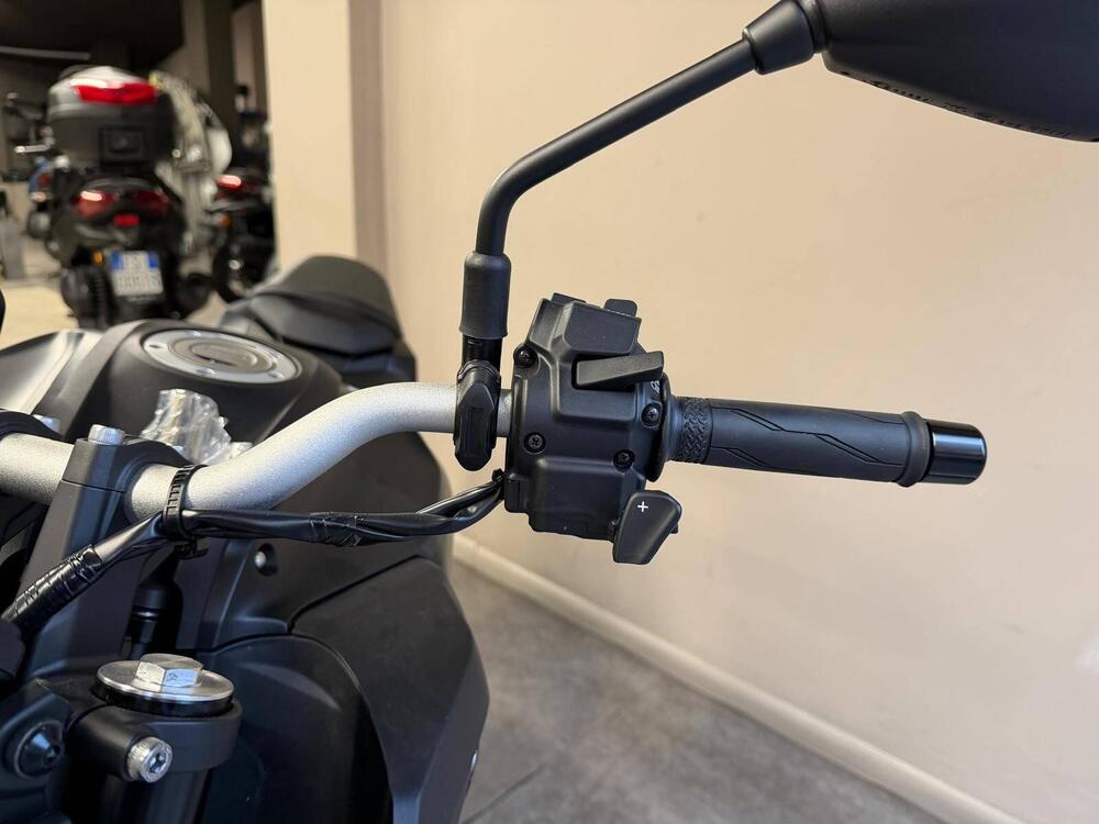 Yamaha MT-07 Y-AMT (2025 - 26) (5)