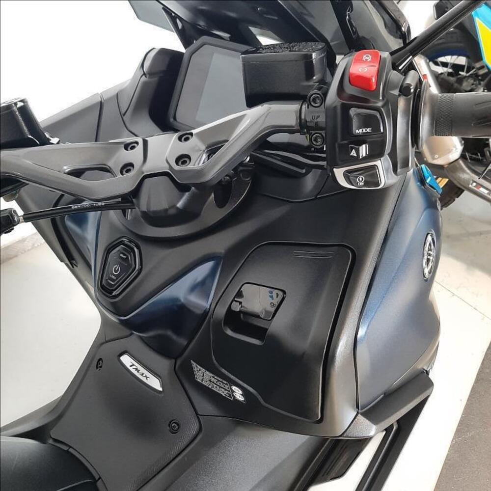 Yamaha T-Max 560 (2022 - 24) (11)