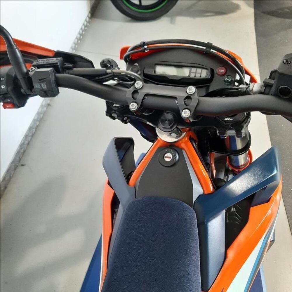 KTM 690 SMC R (2023 - 25) (10)