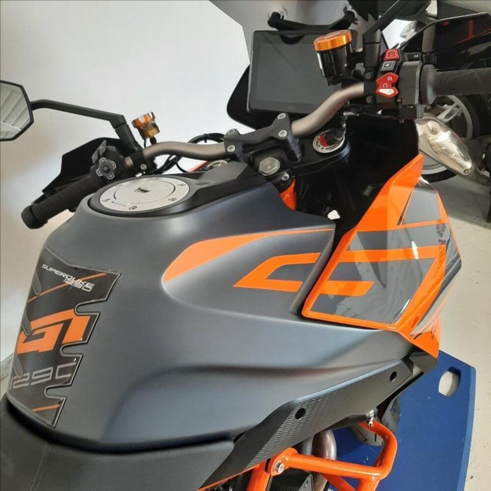 KTM 1290 Super Duke GT (2022 - 25) (11)