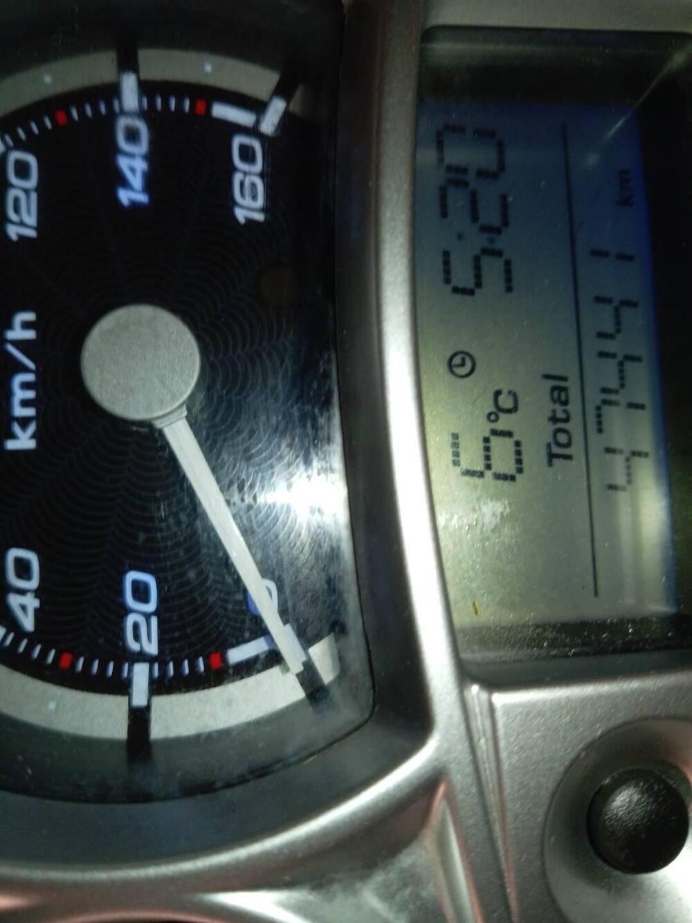 Yamaha X-Max 250 (2010 - 13) (4)